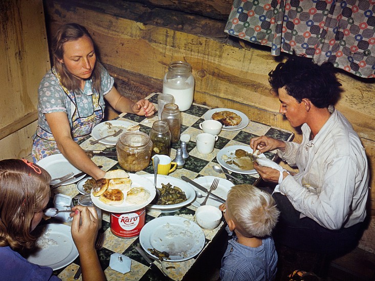 Debbie Grossman
The Fae and Doris Caudill family eating dinner in their dugout, 2009-10
Pigment print
10 1/2 x 14 in. (26.7 x 35.6 cm)
From the "My Pie Town" seriesEdition 10/15