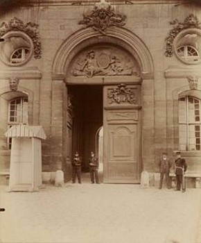 Eugene Atget - Hotel des Invalides, Porte