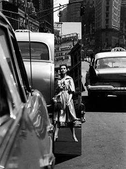 William Klein - Sandra + Mirror, Times Square, New York