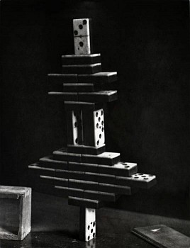 McDermott and McGough - Experiment upon the center of gravity made on a set of Dominoes
