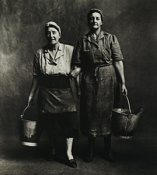 Irving Penn - Charwomen (Cleaning Women), London